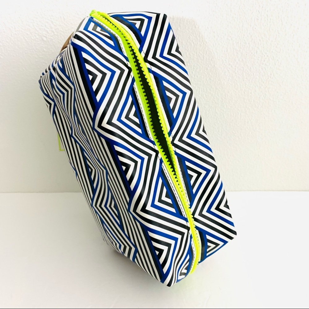 Vs Pink Cosmetic Bag Geo Metric Print NWT - Picture 10 of 11